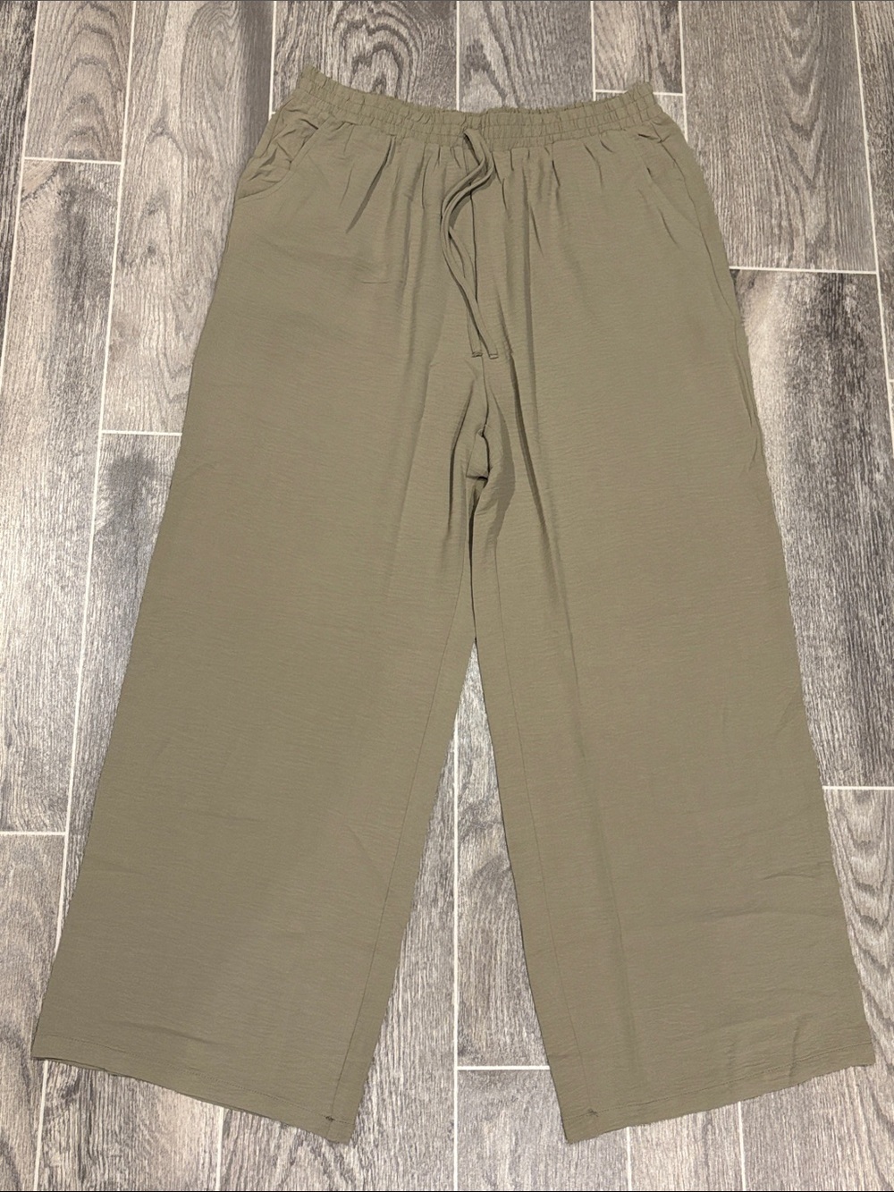 Casual Wide-Leg Elastic Waist Pants in Light Green